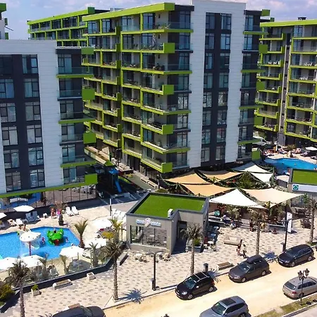 Royale Sundance 8 & Pool Nord Apartment Mamaia