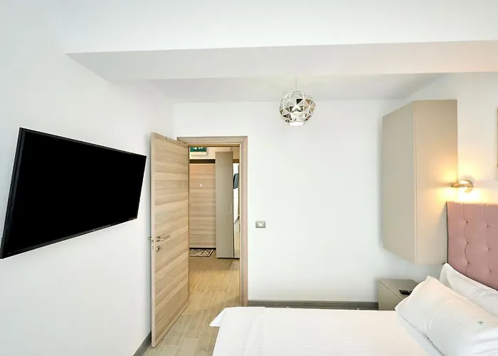 Royale Sundance 8 & Pool Nord