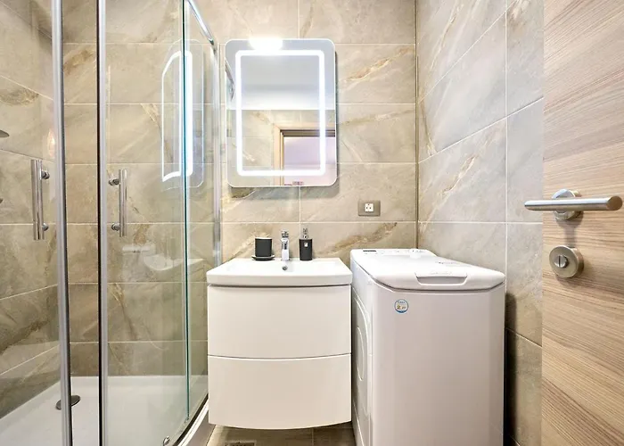 Royale Sundance 8 & Pool Nord Mamaia