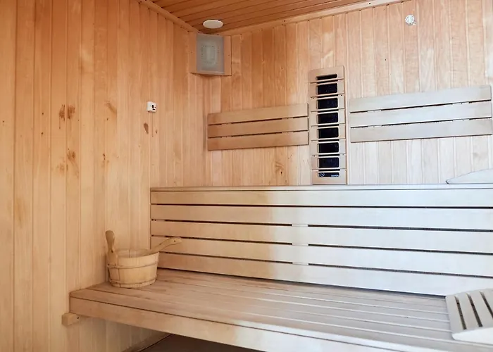 Royale Sundance 8 & Pool Nord Mamaia